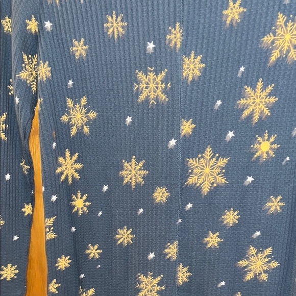 Sundance NWT Blue Onesie with Gold Snowflake Pattern size small - Picture 11 of 11